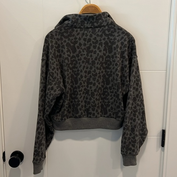 Victoria’s Secret 1/4 zip crop sweater size medium - Picture 7 of 8